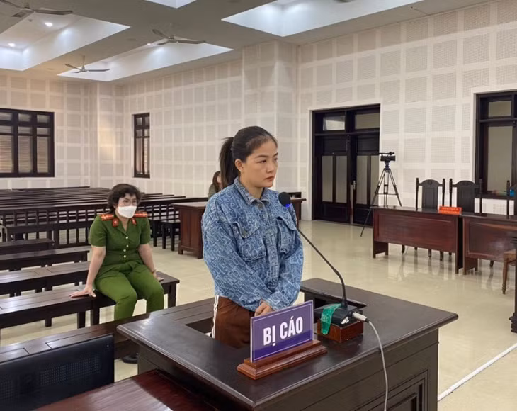 Bị cáo Lê Thị Phương Thảo tại phiên xét xử chiều 21/3.