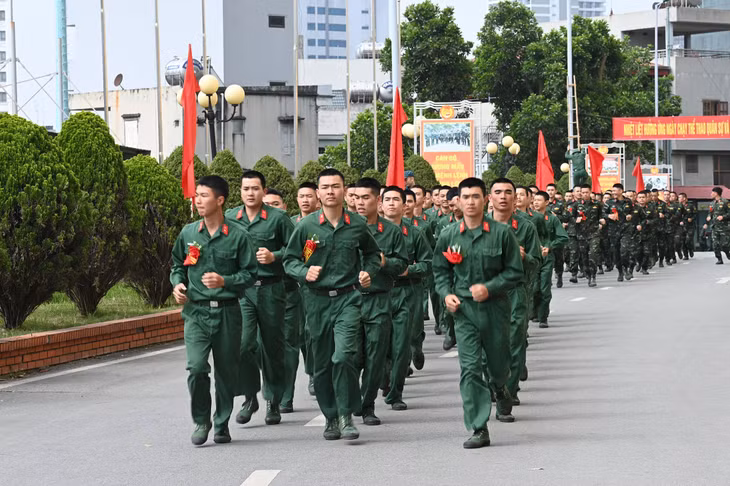Cán bộ, chiến sĩ Bộ CHQS tỉnh tham gia 