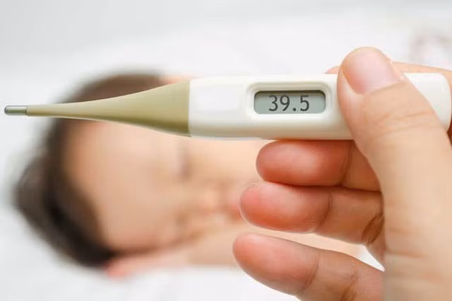 Sốt là phản ứng của cơ thể chống lại nhiễm trùng.