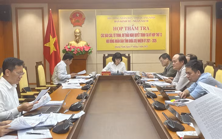 Quang cảnh cuộc họp.