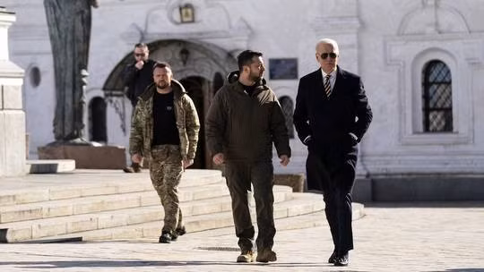 Tổng thống Mỹ Joe Biden và Tổng thống Ukraine Zelensky tại Kiev. Ảnh: AFP