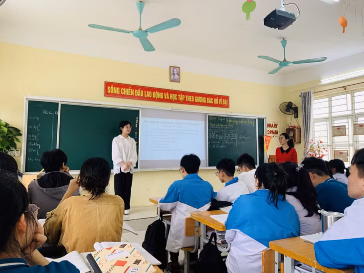 Cô và trò Trường TH-THCS-THPT Nguyễn Bỉnh Khiêm (TP Hạ Long) ôn luyện cho kỳ thi tuyển sinh vào lớp 10 năm học 2023-2024.