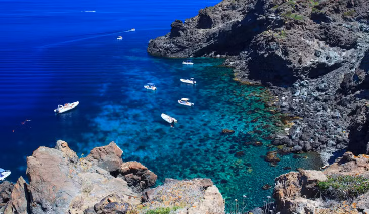 Đảo Pantelleria là điểm đến mới của Italia ở Địa Trung Hải. Ảnh: Expedia