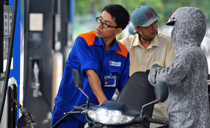 Giá xăng ngày mai có thể quay đầu tăng (Ảnh: Nam Khánh)