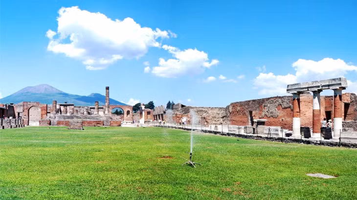 Bộ phim "Journey to Italy" năm 1954 , với sự tham gia của George Sanders và Ingrid Bergman , cũng được quaycảnh chính ở Pompeii. Ảnh: PME