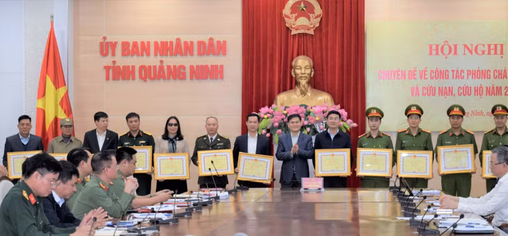 Các tập thể có thành tích xuất sắc trong công tác PCCC và CNCH được nhận Bằng khen của UBND tỉnh.