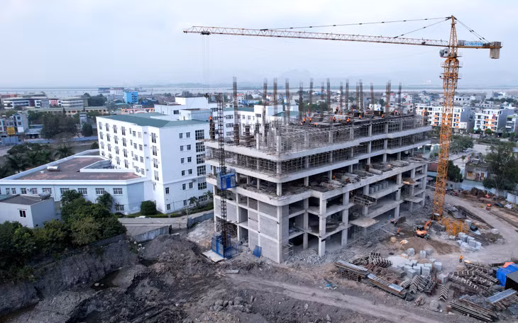 Bệnh viện Phổi Quảng Ninh đang được tích cực triển khai thi công, phấn đấu hoàn thành chào mừng Kỷ niệm 60 năm Ngày thành lập tỉnh 30/10.