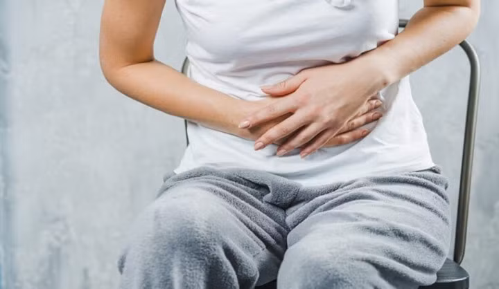 Chườm ấm là một trong các mẹo vặt chữa đau bụng hiệu quả