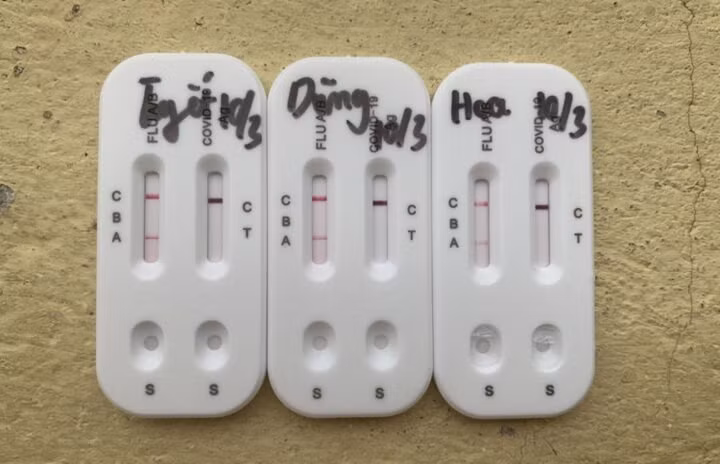 3 trường hợp ngẫu nhiên cho kết quả test nhanh dương tính với cúm A. (Ảnh: Sở Y tế Lào Cai)