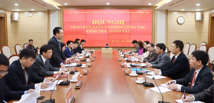 Quang cảnh buổi làm việc.