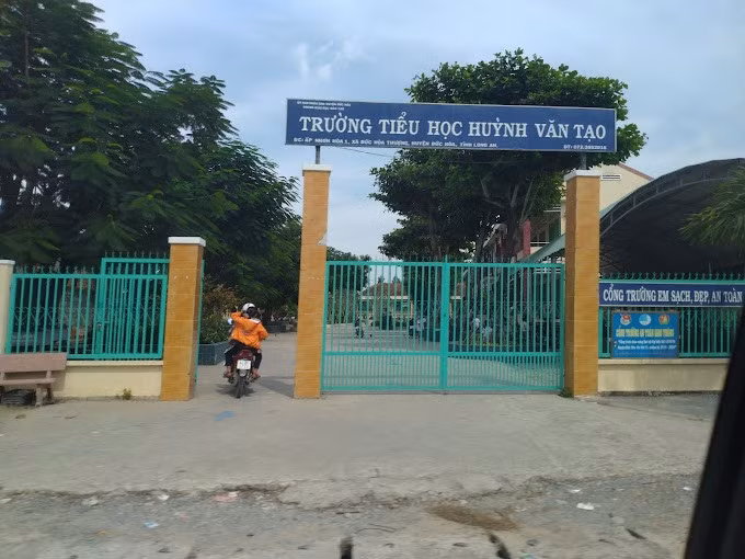 Trường Tiểu học Huỳnh Văn Tạo, nơi học sinh lớp 3 ngất xỉu rồi tử vong. Ảnh: An Long