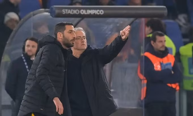 Mourinho chỉ đạo trong trận Roma thắng Juventus 1-0 ngày 5/3. Ảnh: asroma.it