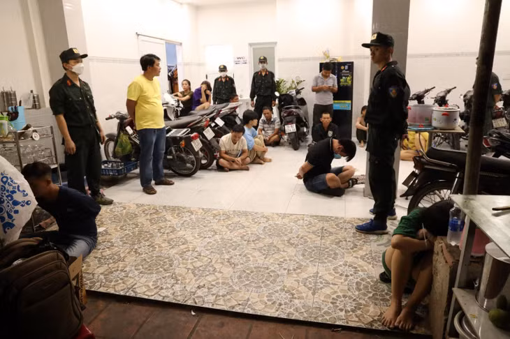 Các đối tượng bị bắt giữ tại hiện trường.