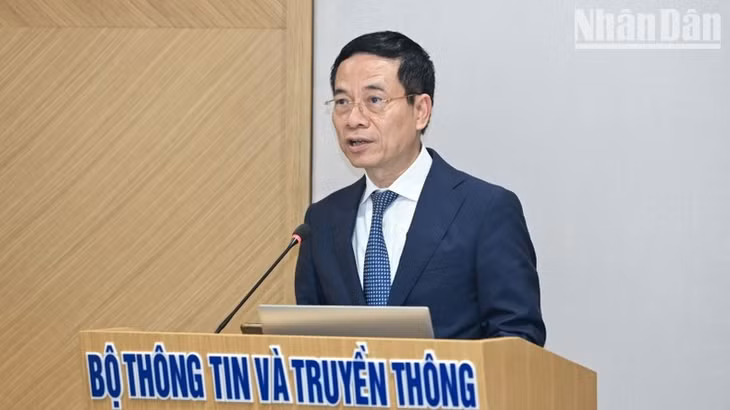 Bộ trưởng Thông tin và Truyền thông Nguyễn Mạnh Hùng phát biểu ý kiến tại buổi làm việc. (Ảnh: Duy Linh)