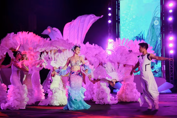 Trình diễn tại Carnaval mùa đông Hạ Long 2022. Ảnh: Minh Hà