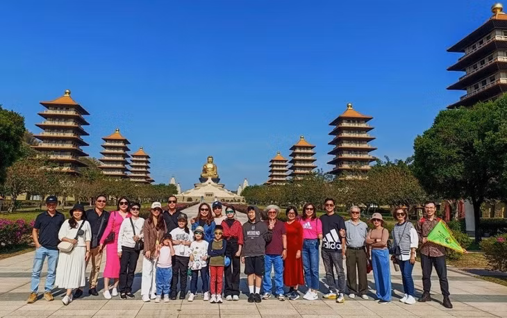 Một đoàn khách Việt tại Đài Loan (Trung Quốc). (Ảnh: BenThanh Tourist)