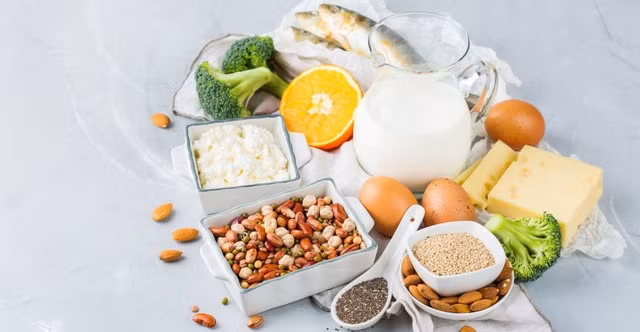 Các thực phẩm chứa nhiều canxi và vitamin D nên ăn thường xuyên.