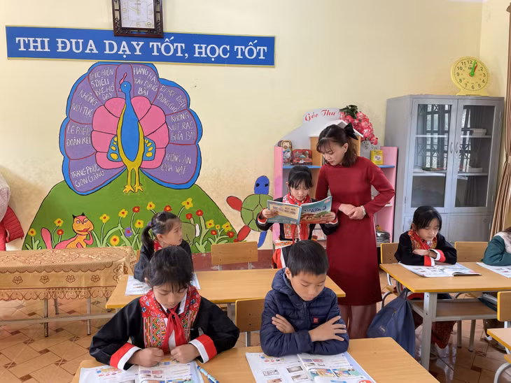 Cô giáo Phạm Thùy Dương, Trường Tiểu học Đồng Tâm (xã Đồng Tâm, huyện Bình Liêu) luôn yêu nghề, mến trẻ.