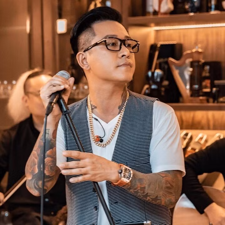 Tuấn Hưng bình tĩnh đáp trả vừa hài hước vừa sâu sắc khi bị nói "như đàn bà".