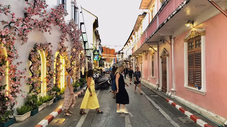 Khách du lịch tại Phuket, Thái Lan (Ảnh: TSTtourist)