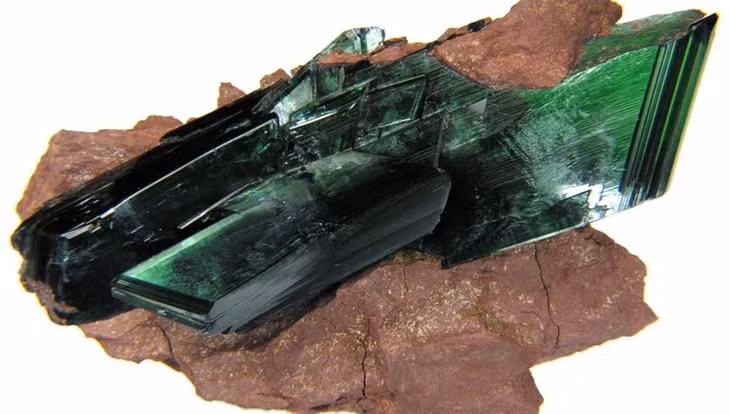 Vivianite đã được nhìn thấy ở dạng đá và tinh thể, chúng được ghi nhận là có nhiều màu sắc như xanh lam, xanh lá cây, và đôi khi là không màu. Các mẫu tinh thể tốt thường được phát hiện tại các mỏ ở Bolivia, Brazil, Mexico và Hoa Kỳ