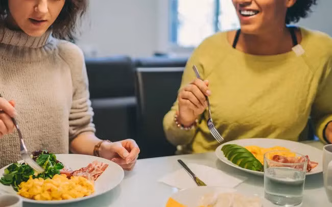 Chế độ ăn keto yêu cầu ăn nhiều chất béo và ít carbohydrate. (Ảnh: Getty Images)