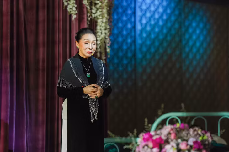NSND Bạch Tuyết đóng phim điện ảnh. Ảnh: Đoàn phim.