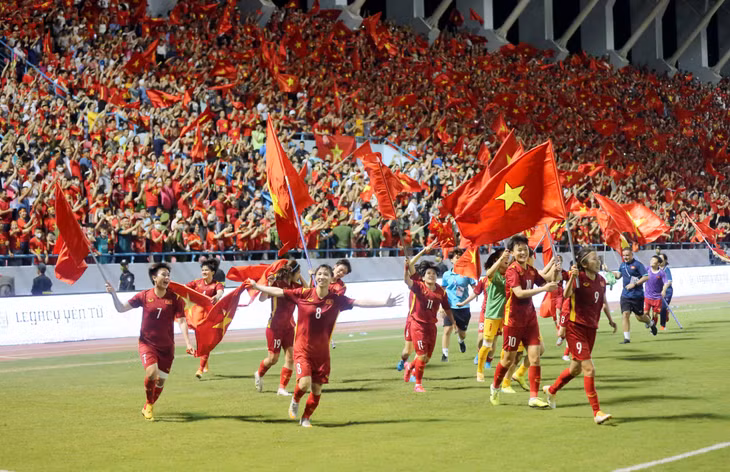 à Các cô gái Vùng mỏ góp sức giành HCV bóng đá nữ SEA Games 31 được tổ chức trên sân Cẩm Phả. 