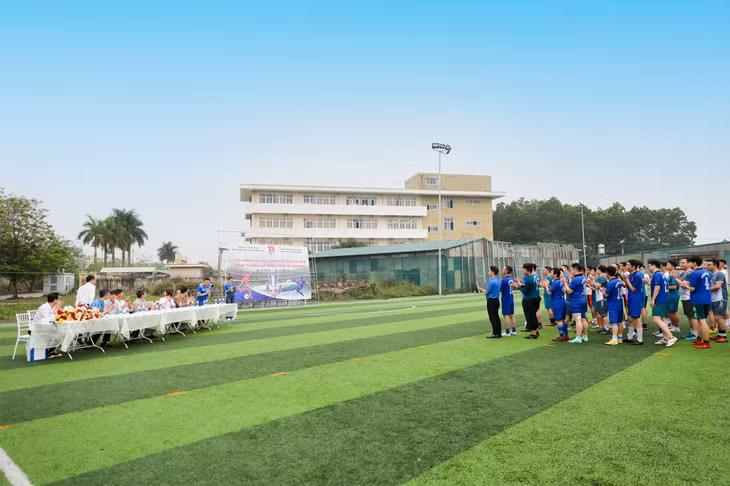 Giải bóng đá là hoạt động thiết thực chào mừng ngày thành lập Đoàn TNCS Hồ Chí Minh.