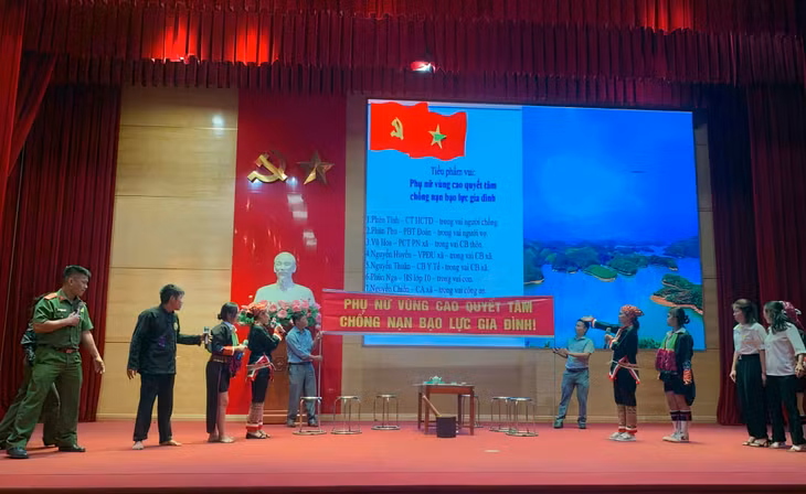 Cán bộ, hội viên phụ nữ xã Quảng Phong (huyện Hải Hà) tham gia Hội thi về phòng chống bạo lực gia đình năm 2022 do Hội LHPN tỉnh tổ chức.