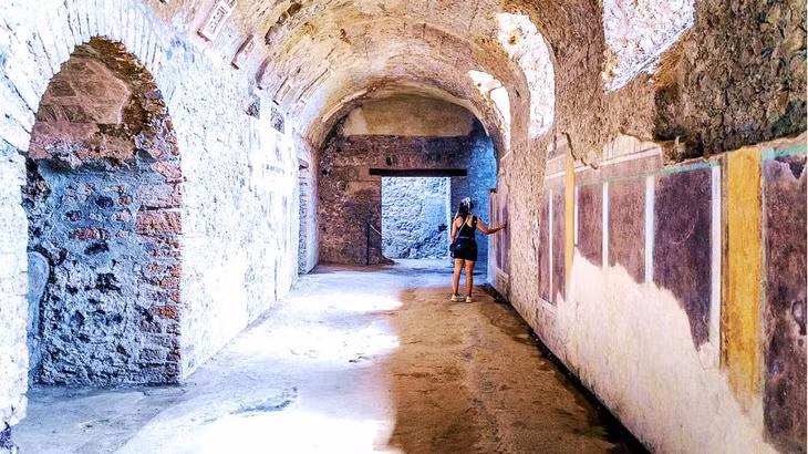 Những vùng mới được khám phá của Pompeii vẫn tiếp tục được khai quật. Trong khi các du khách không được đến nơi này thì các nhà khảo cổ vẫn làm việc. Ảnh: PME