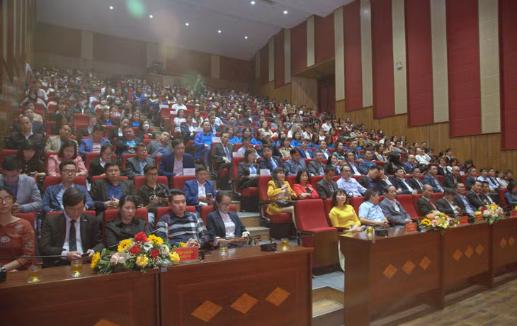 Các đại biểu tham dự Diễn đàn.