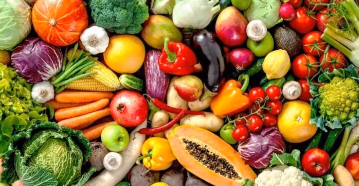 Các loại thực phẩm giàu vitamin rất cần thiết cho chế độ dinh dưỡng của người viêm họng. (Ảnh minh họa)