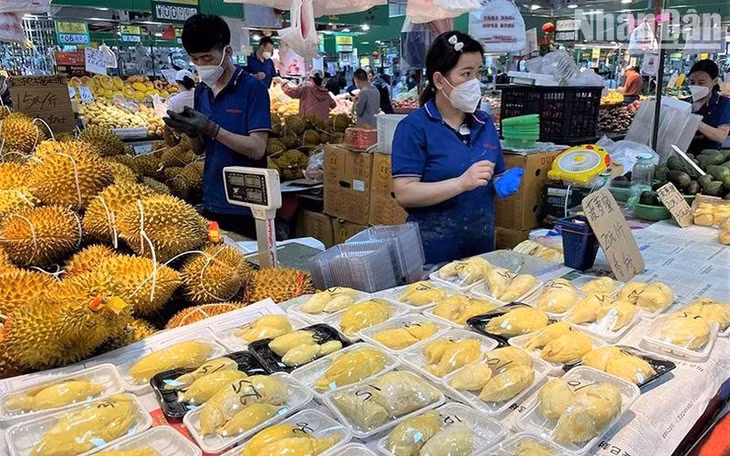 Sầu riêng được bày bán tại một chợ đầu mối ở Bắc Kinh. (Ảnh: PHƯƠNG THẢO)