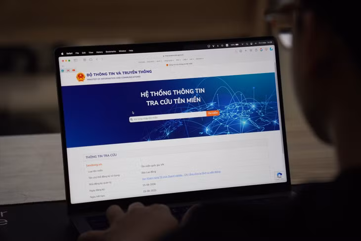 Người dân có thể tra cứu thông tin tên miền qua website do Bộ Thông tin và Truyền thông xây dựng. Ảnh: Hữu Chánh