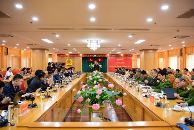 Bo Cong an canh bao cac thu doan goi dien thoai de lua dao hinh anh 1