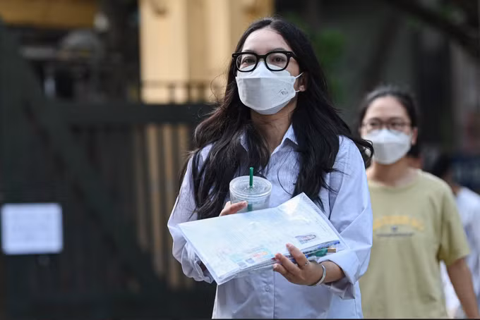 Thí sinh thi tốt nghiệp THPT năm 2022 tại Hà Nội (Ảnh: Mạnh Quân).