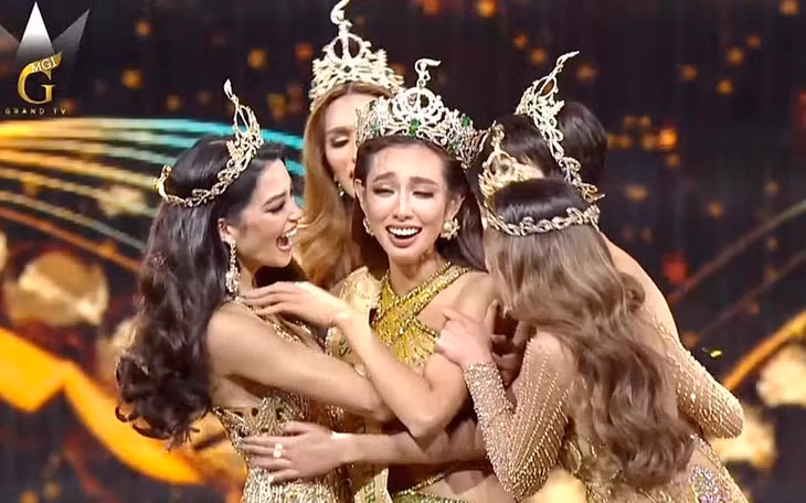 Nguyễn Thúc Thùy Tiên khiến truyền thông bùng nổ khi đăng quang Hoa hậu Hòa bình Quốc tế 2021.
