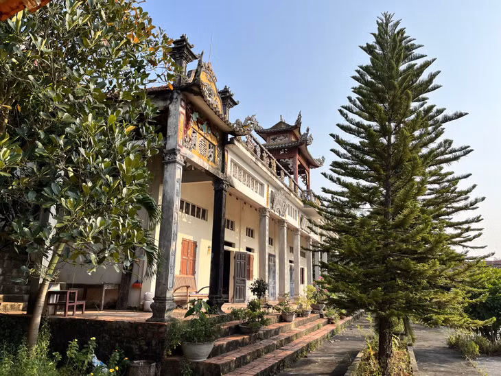 Chùa nằm ở nơi khá biệt lập, nên ít Phật tử, du khách vãng lai.