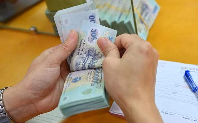 Các ngân hàng đã đồng loạt điều chỉnh giảm lãi suất huy động. (Ảnh minh họa - Ảnh: Dân trí)