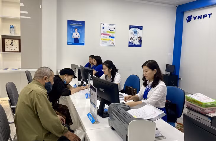 Hiện VNPT Quảng Ninh đều mở cửa các điểm giao dịch đến 21h tất cả các ngày trong tuần để hỗ trợ người dân chuẩn hóa thông tin thuê bao.