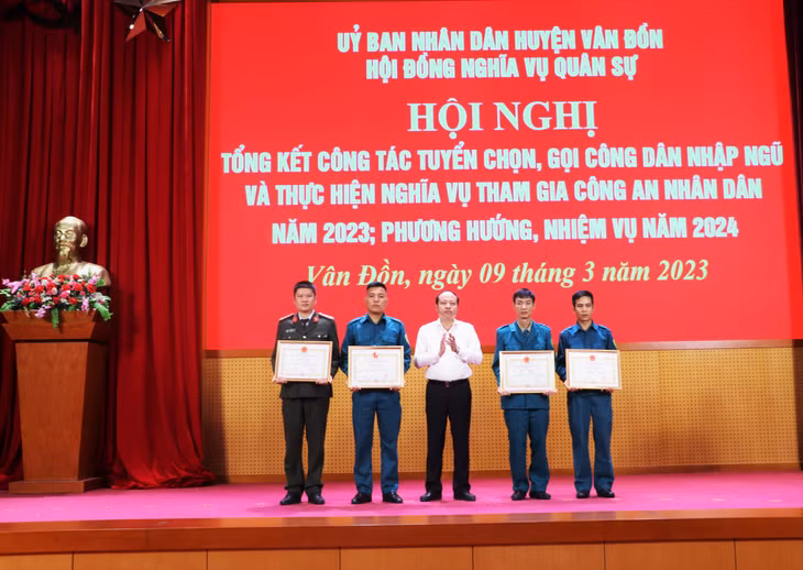 Các cá nhân được khen thưởng.