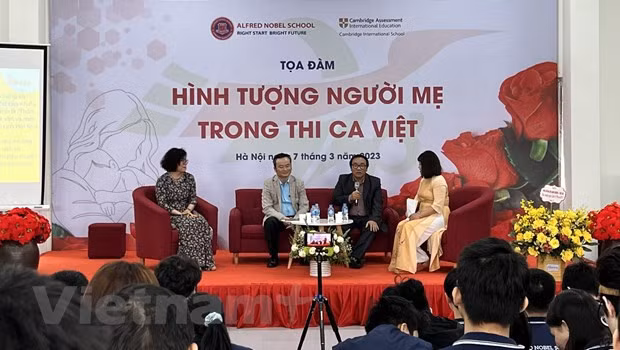 Tran Dang Khoa ke ve nguoi day ong biet rung cam truoc canh vat hinh anh 2