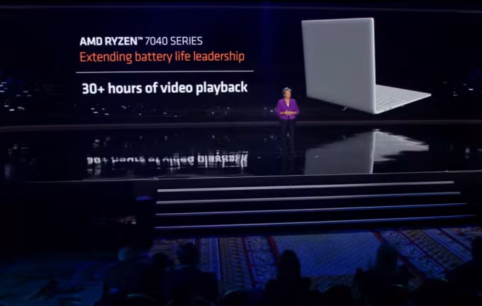 Đại diện hãng giới thiệu các mẫu CPU mới. Ảnh: AMD