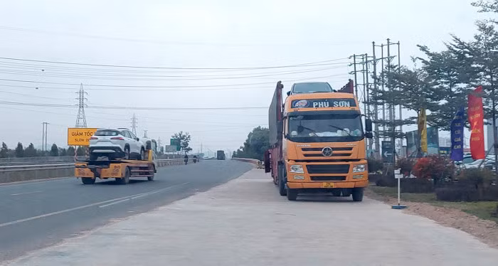 Hai tỉnh bất nhất, đấu nối trái phép “băm nát” QL1A 1