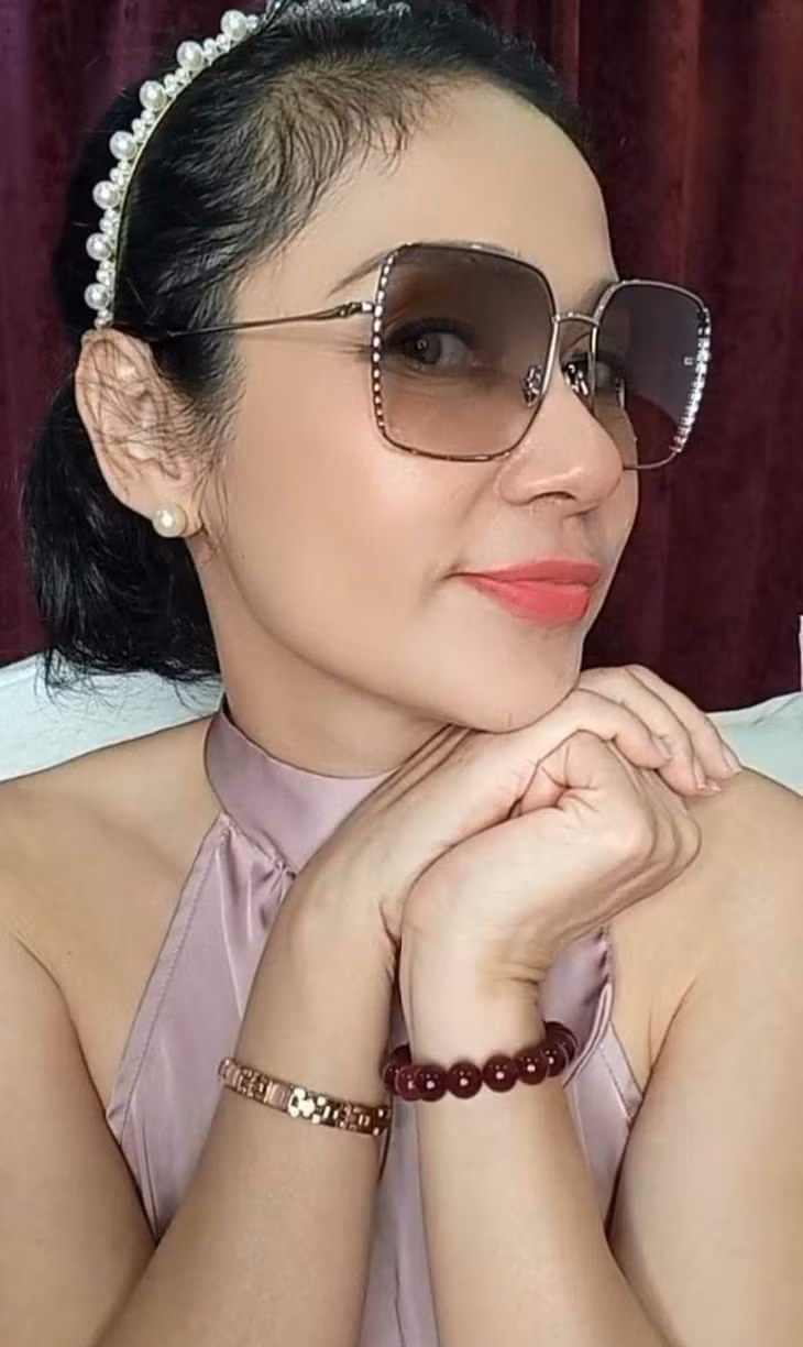"Người đẹp Tây Đô" hiện tại chuyển nghề kinh doanh mắt kính thời trang.