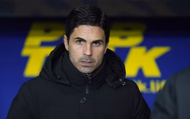 Arteta báo tin xấu về Tomiyasu.