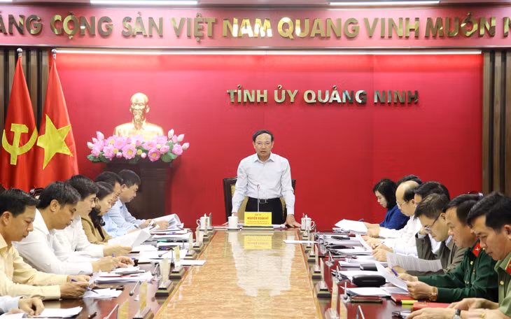 Đồng chí Nguyễn Xuân Ký, Ủy viên Trung ương Đảng, Bí thư Tỉnh ủy, Chủ tịch HĐND tỉnh chủ trì và kết luận hội nghị.