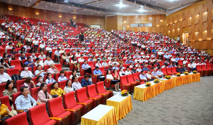 Hơn 600 đại biểu dự Hội thảo “Nâng cao chất lượng giáo dục STEM trong giáo dục trung học” trong khuôn khổ Cuộc thi khoa học, kỹ thuật học sinh trung học lần thứ 11, năm học 2022-2023.