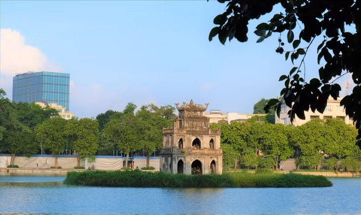 Thủ đô Hà Nội là điểm đến nhất định phải ghé khi tới Việt Nam. Ảnh: Phong Linh